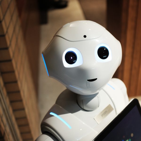 L’Intelligence Artificielle changera-t-elle le monde pour le meilleur? Ou pire? Pour savoir plus lisez notre nouveau document d’orientation politique Thumbnail