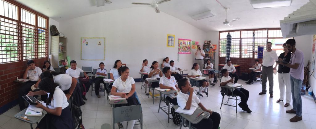 Conectando Lo Desconectando: La Historia de la Visita A Una Escuela Agua Azul, México