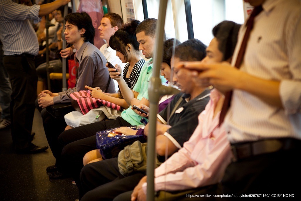 Young people use mobile Internet more intensively in Asia-Pacific Thumbnail