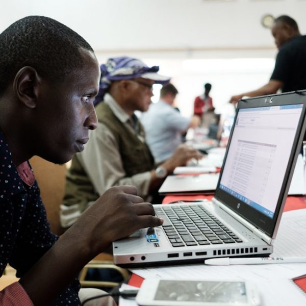 Le Hackathon au Sommet Africain de l’Internet se focalise sur le temps, les communications véhiculaires et la programmabilité du réseau Thumbnail