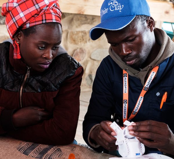 Réimaginer le Sommet sur les réseaux communautaires en Afrique pendant la pandémie de COVID-19 Thumbnail