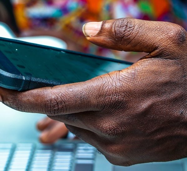 Un partenariat pour faire progresser les droits numériques et le développement de l’Internet en Afrique Thumbnail