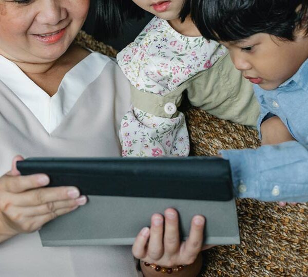 Keeping Kids Safe Online: Navigating the New Parents’ Guide to Encryption Thumbnail