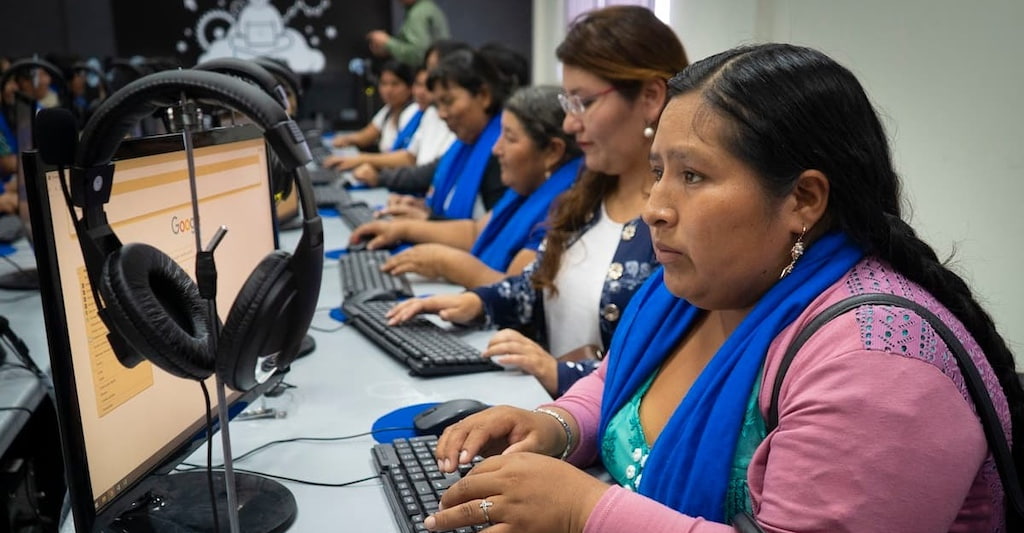 women in front of the computer screens